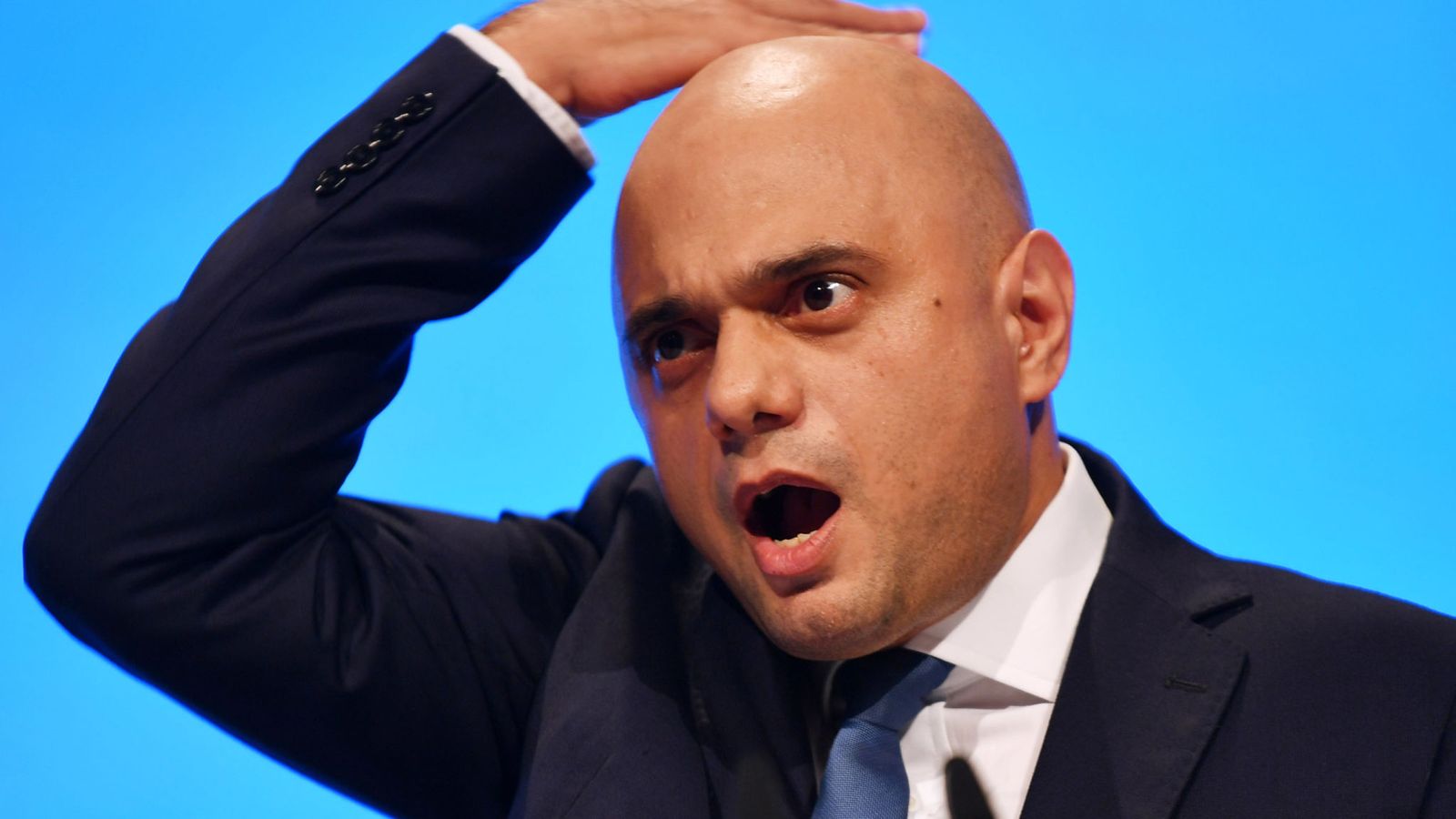 Moody’s downgrades UK’s credit outlook | Business News