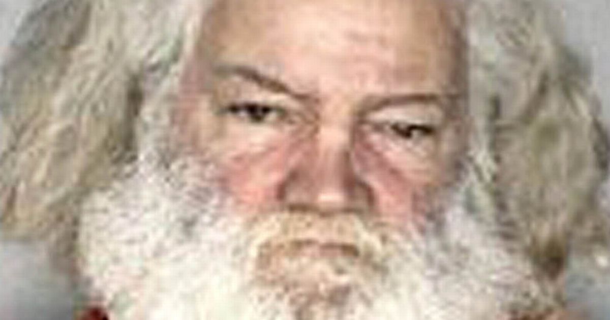 Epic gallery shows ‘Santa criminals’ banged up in festive gear often boozed up