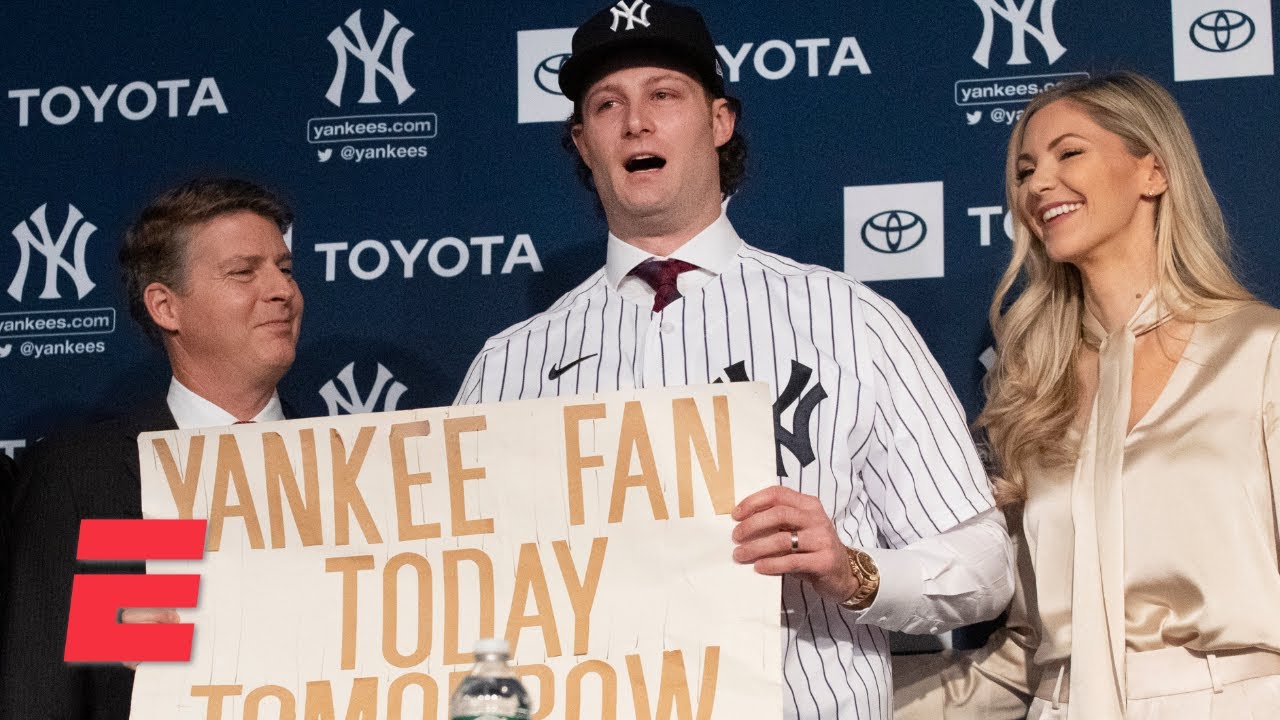 Gerrit Cole displays childhood sign while being introduced by the Yankees | MLB on ESPN