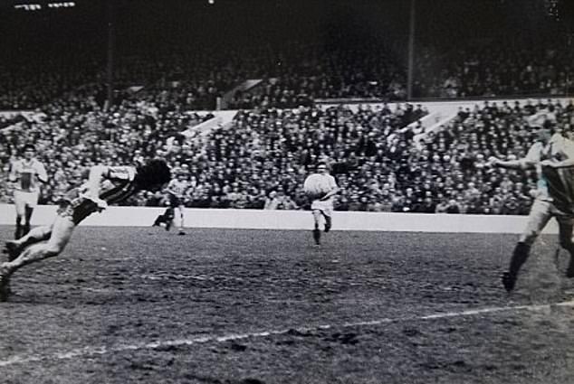 Sheffield United and Sheffield Wednesday threatening a top-flight reunion