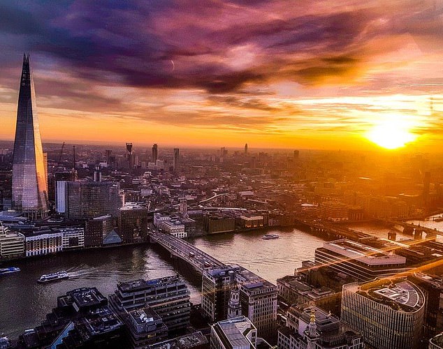 FTSE LIVE: Carney says climate change will damage pension funds
