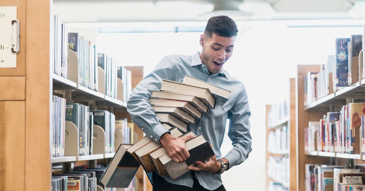 Man shares hack to make big books easier to carry and he’s branded a ‘murderer’
