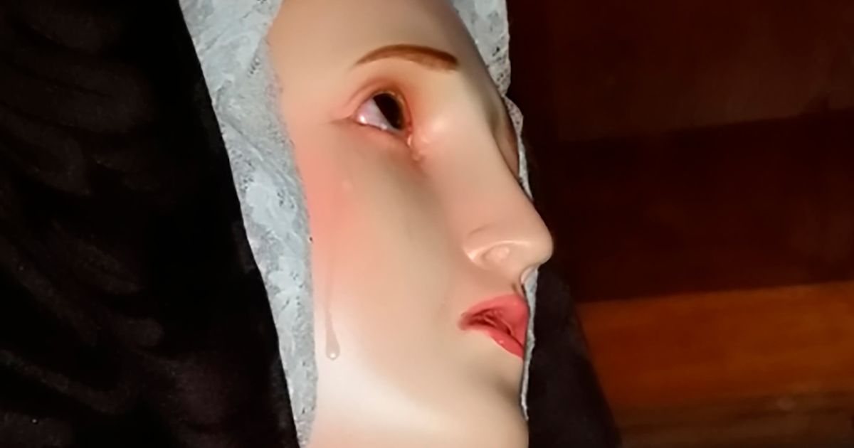 Virgin Mary statue filmed ‘crying’ as hundreds flock to see ‘message from God’