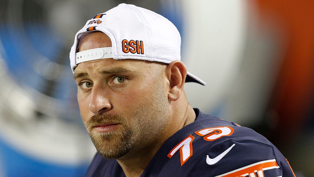 Chicago Bears guard Kyle Long announces surprise retirement from NFL