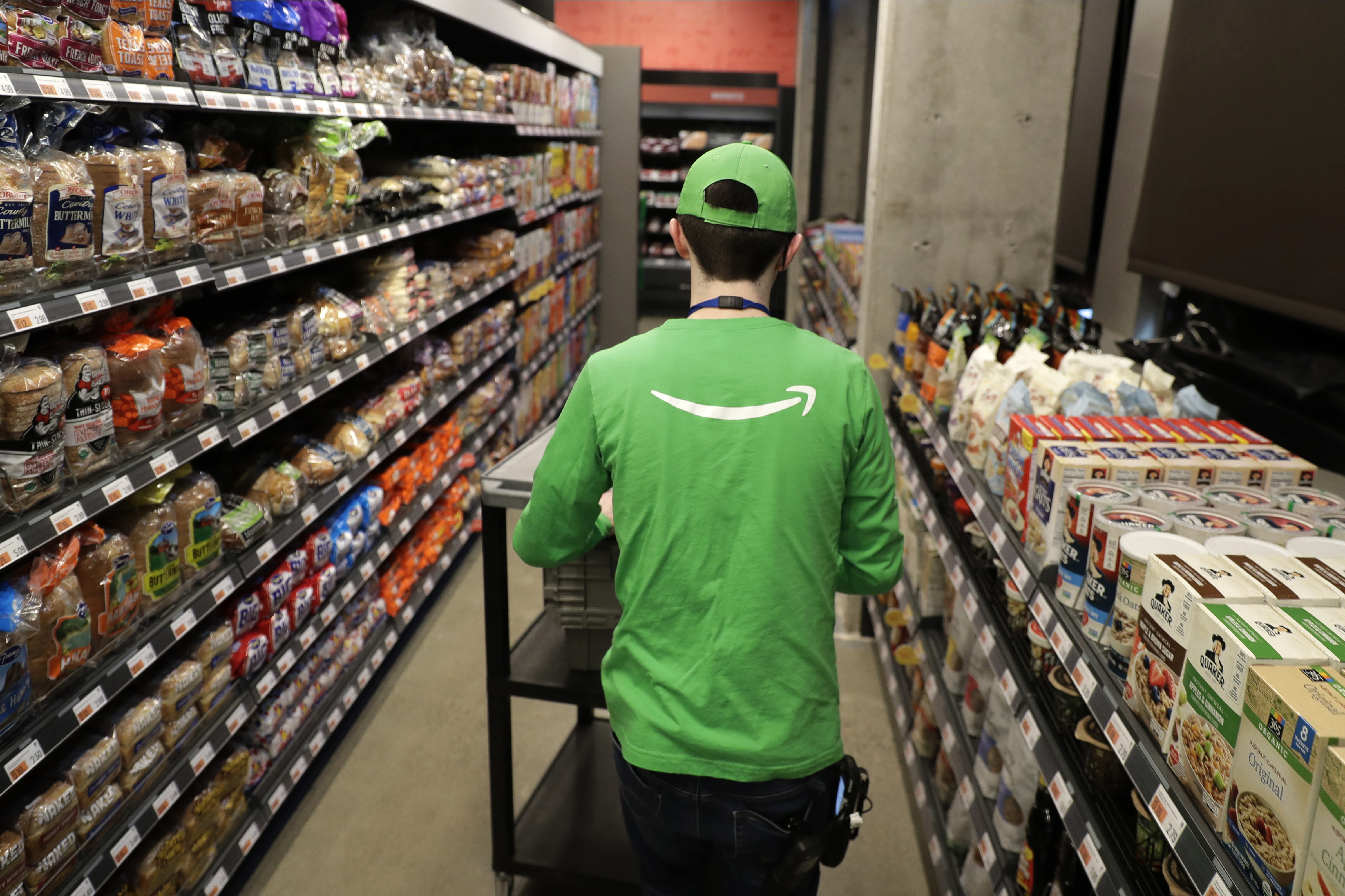 Amazon opens full-size grocery store with no cashiers
