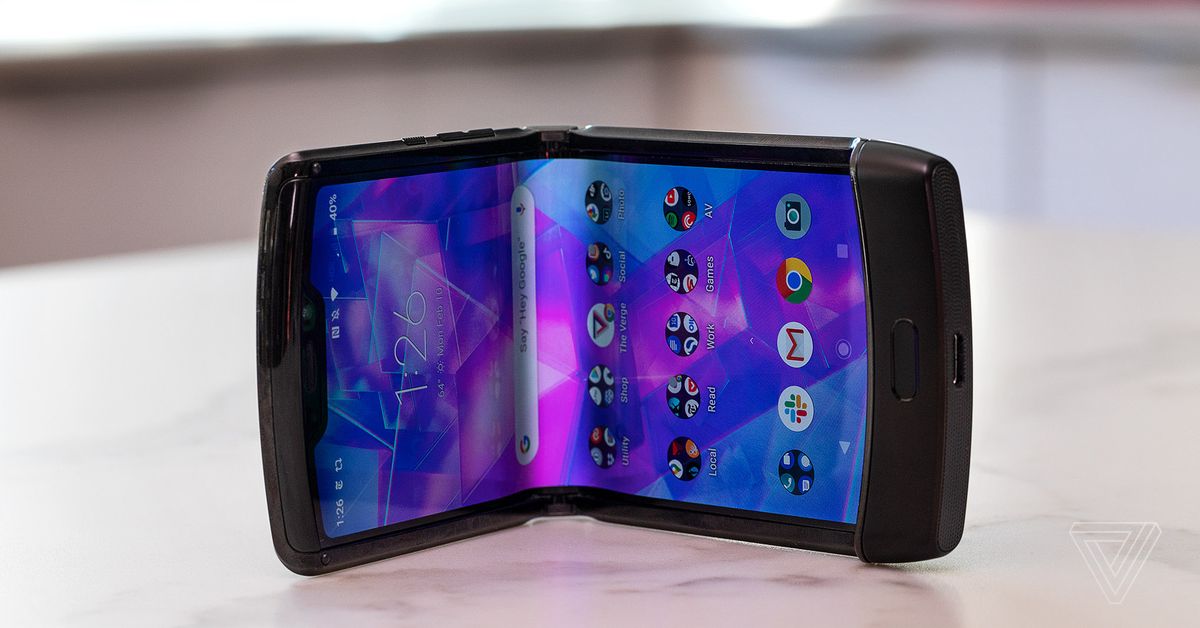 A Motorola Razr’s screen is reportedly peeling right on the fold