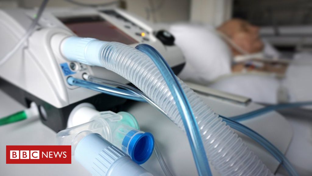 Coronavirus: PM urges industry to help make NHS ventilators