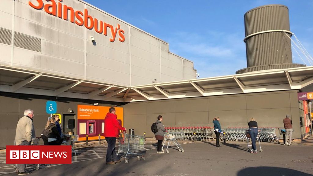 Coronavirus: People who ignore government advice ‘selfish’