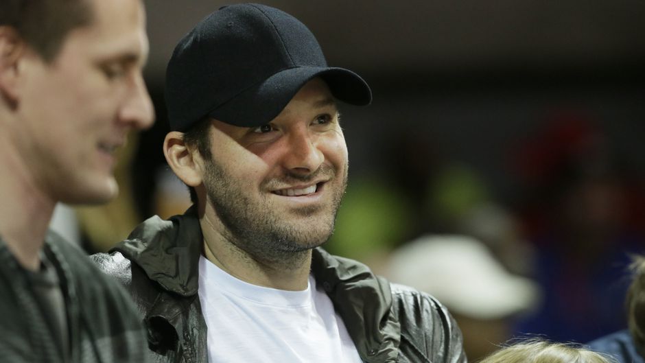 NFL analyst Tony Romo agrees to $17M per year to stay at CBS