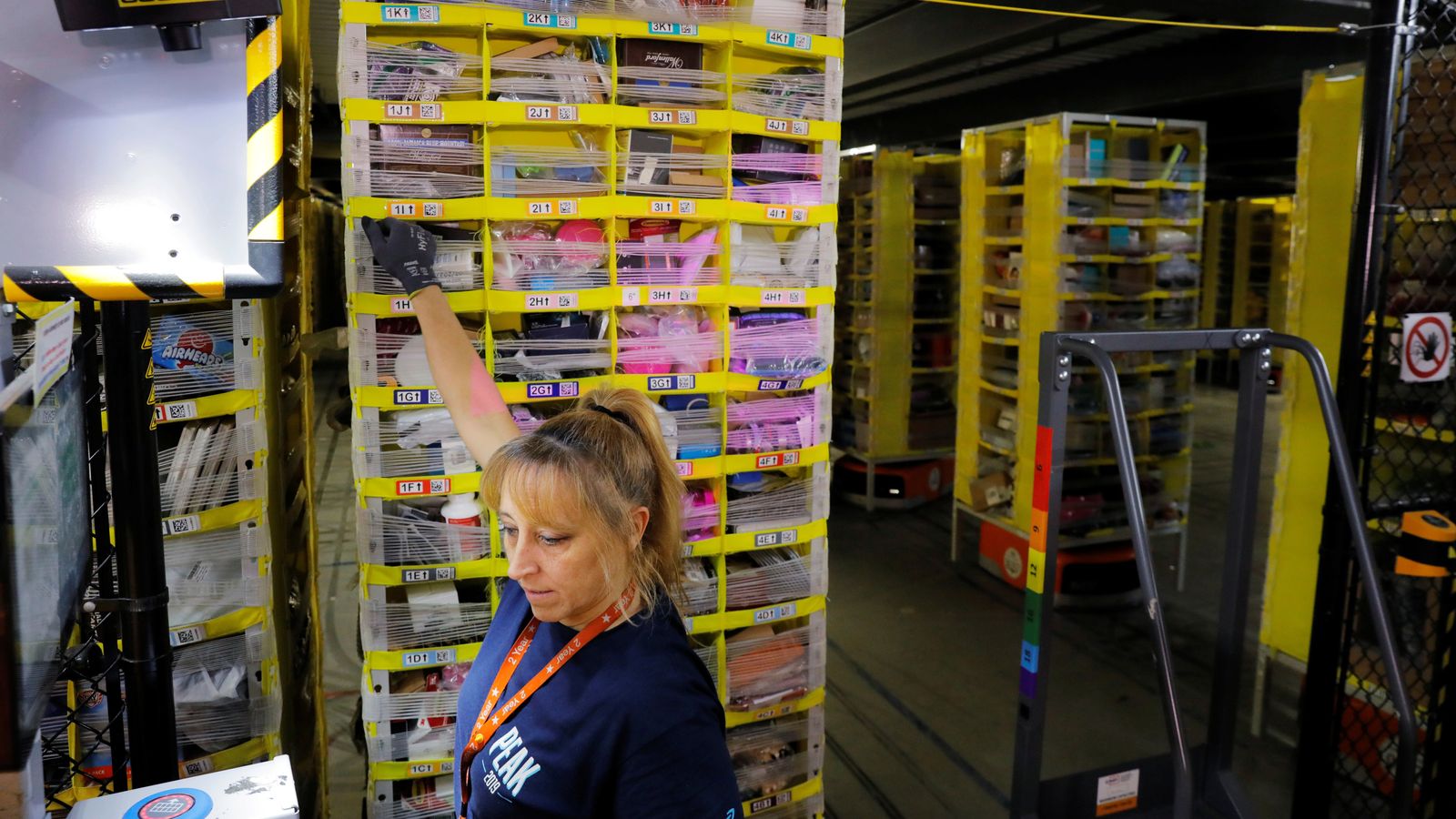 Coronavirus: Record hiring streak ends as 701,000 jobs are lost in the US | Business News