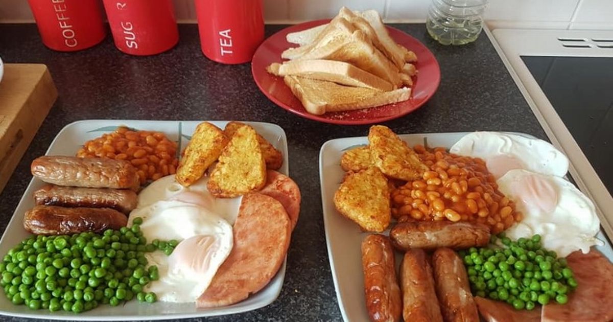 Woman sends internet into meltdown after adding peas to Full English Breakfast