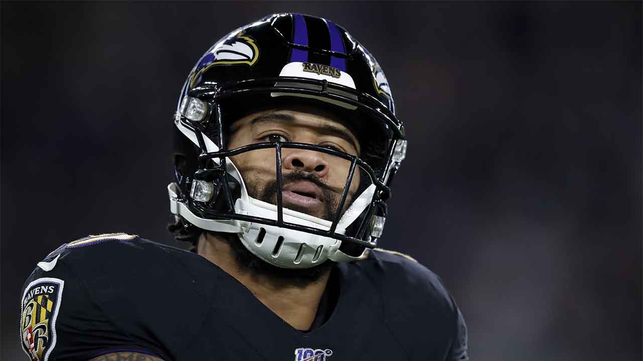 Ravens’ Earl Thomas gifted flashy necklace by wife after she allegedly held him at gunpoint: report