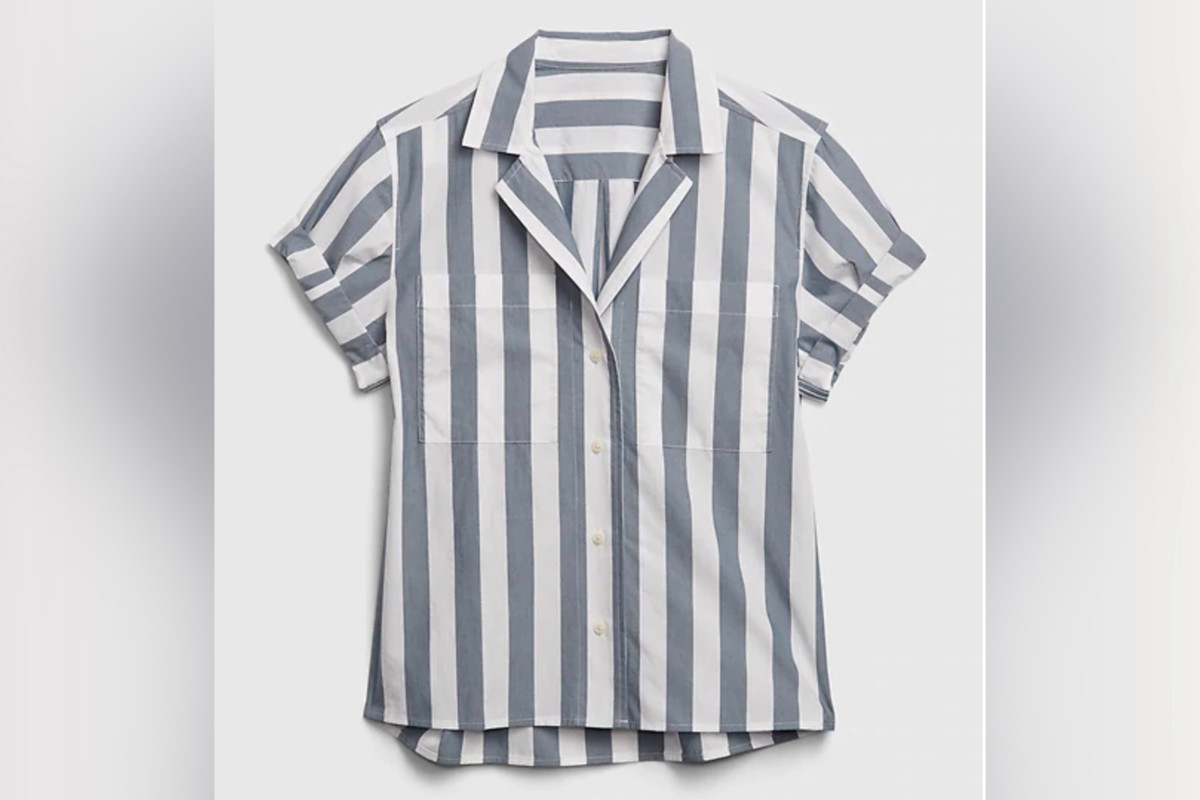 This Gap ‘camp shirt’ looks similar to an Auschwitz uniform