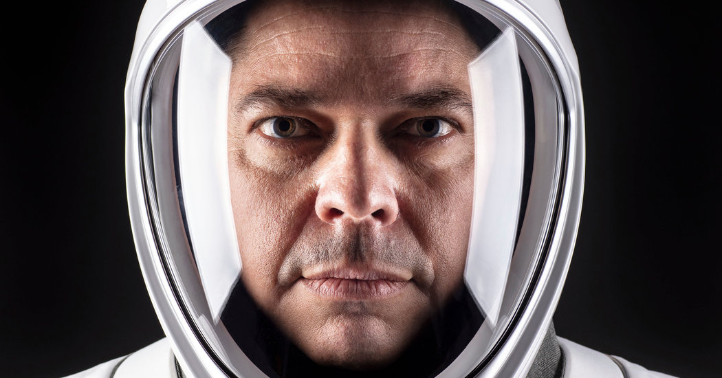 Elon Musk’s SpaceX Suit Is Like a Tuxedo for the Starship Enterprise