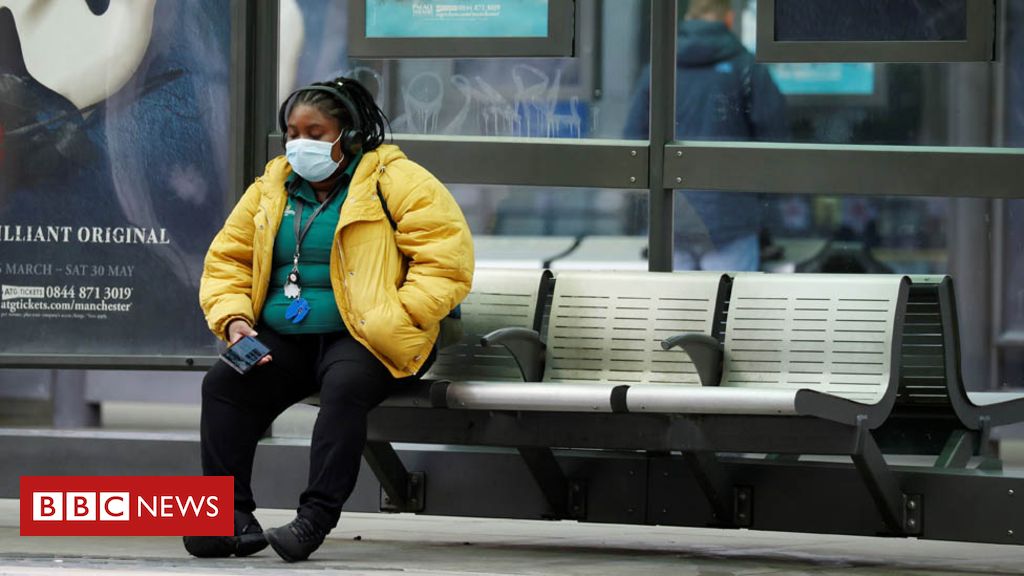 Coronavirus: Widen rules on where face coverings must be used, say UK doctors