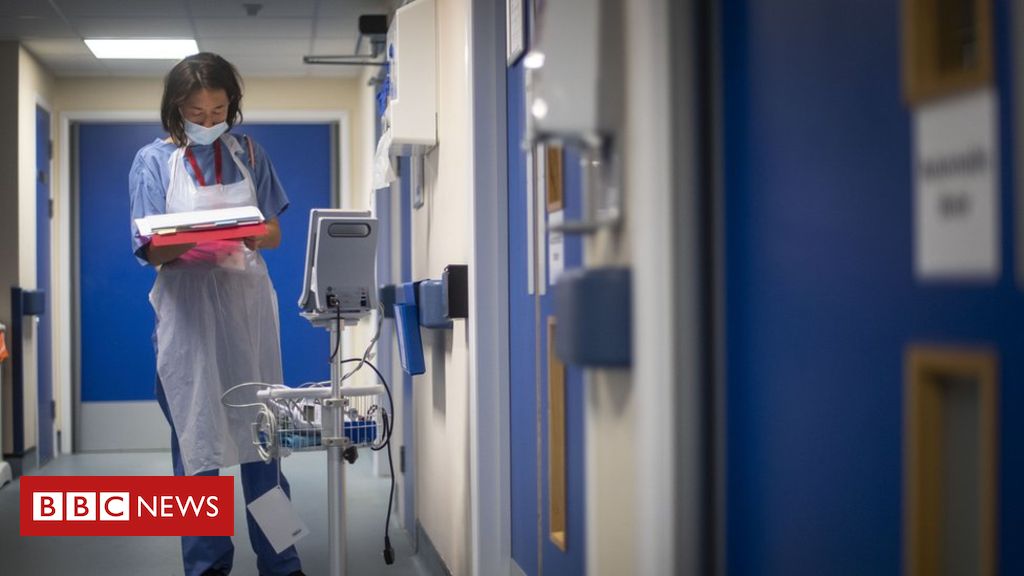 Coronavirus: UK daily deaths drop to pre-lockdown level