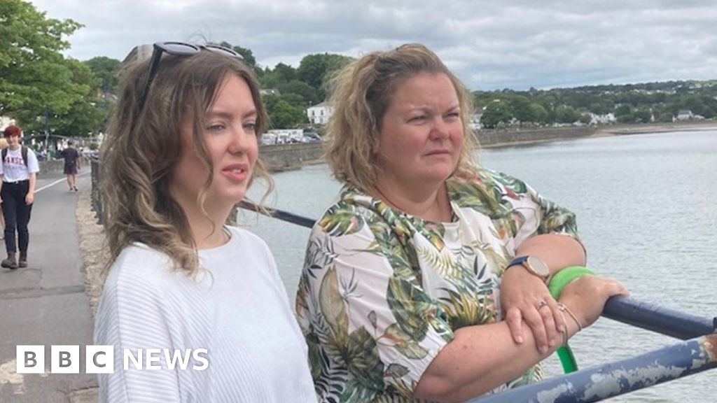 Long Covid: Midwife's anger over new no-pay rule in NHS