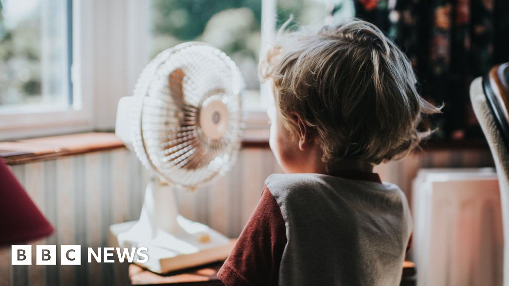 UK heatwave: Parents warned to keep children out of sun