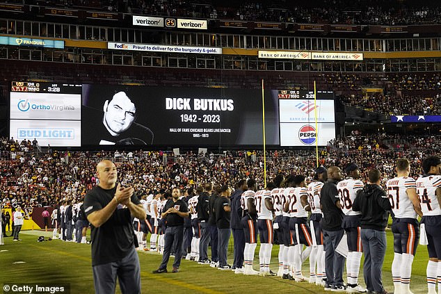Chicago Bears and Washington Commanders hold a moment of silence in honor of Dick Butkus after the NFL legend’s death was confirmed just hours before kickoff