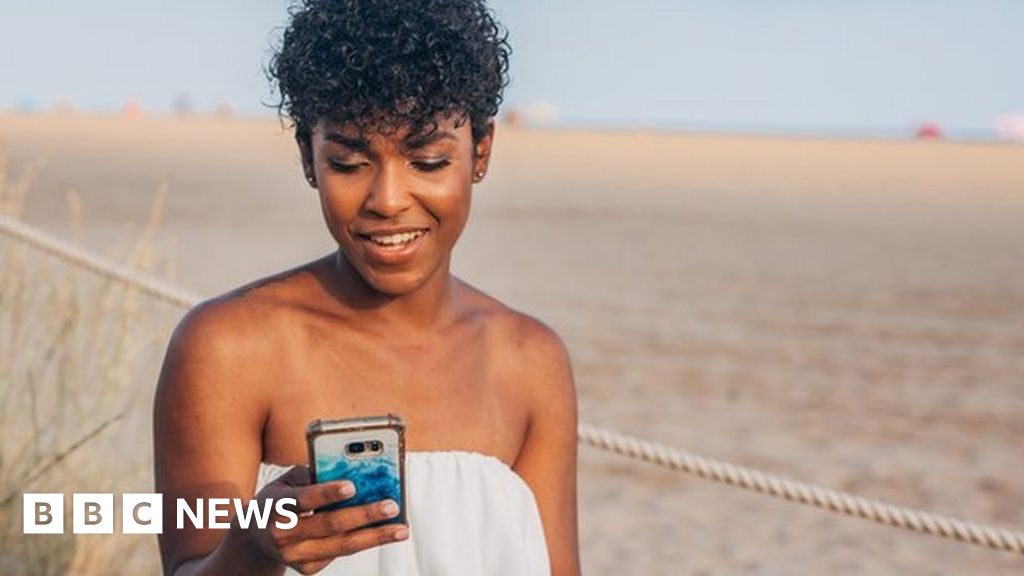 Data roaming charges: How to keep costs down when travelling abroad