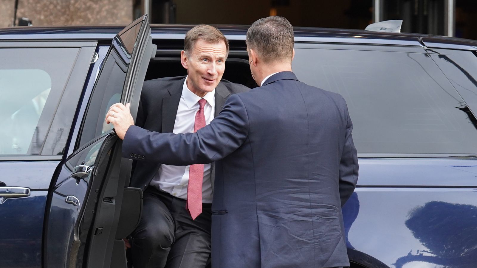 Jeremy Hunt says families should be optimistic despite stagnating economy | Business News