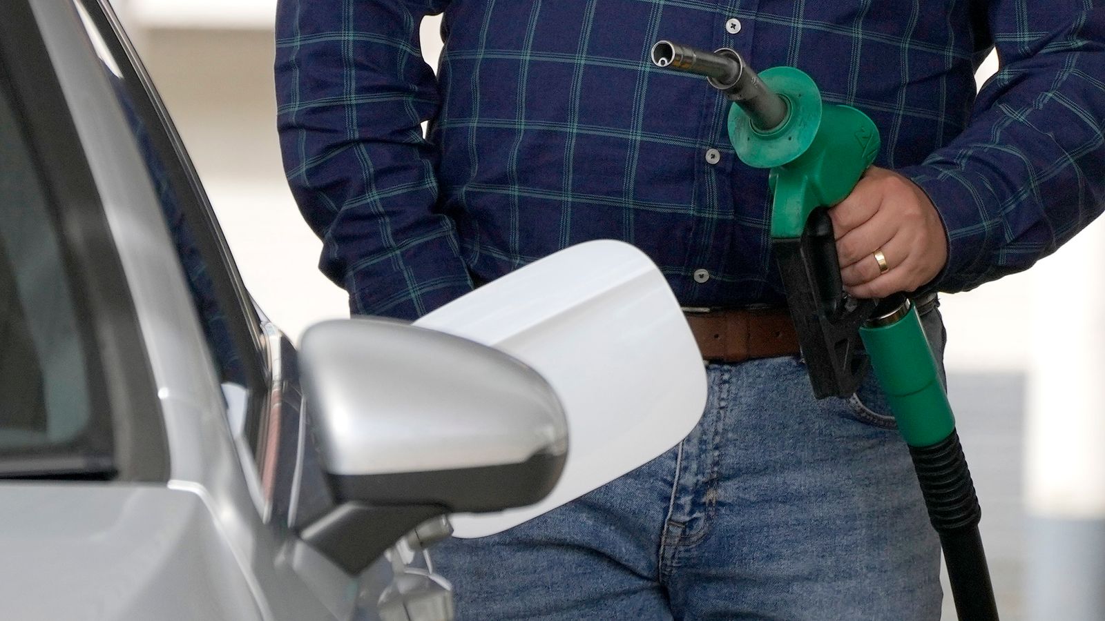 Fuel prices fall after petrol stations given ‘good prod’ by regulator | Business News