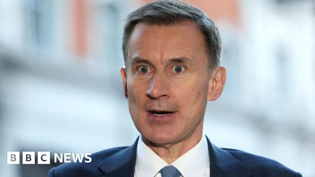 Resigning ex-minister Chris Skidmore wrong on climate, says Jeremy Hunt