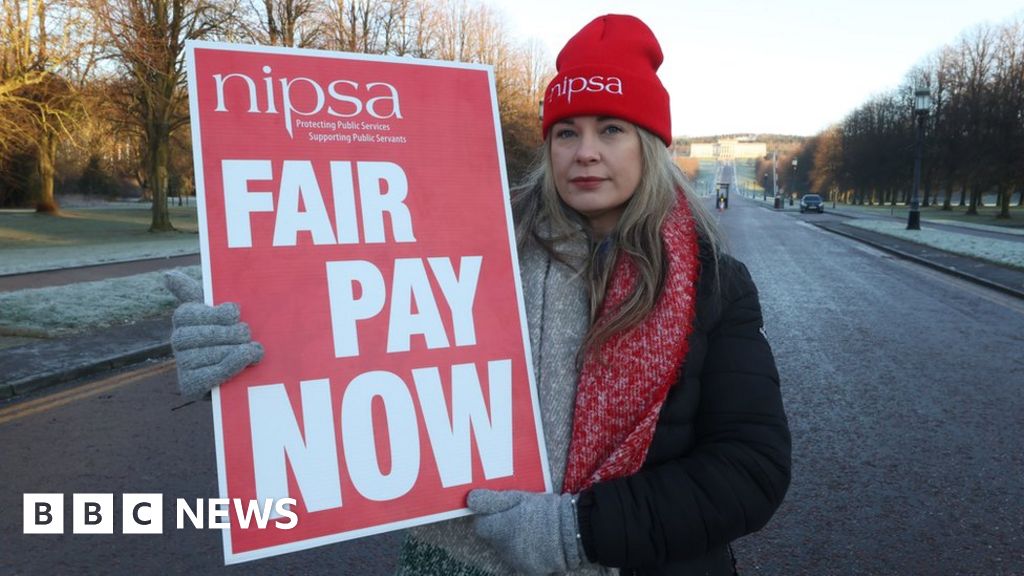 Health staff and civil servants offered 5% rise