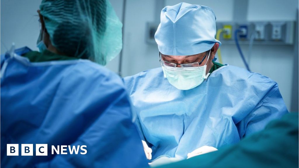 Man 'recovering well' after pig kidney transplant