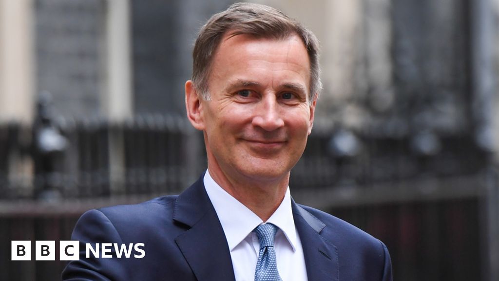 Hunt expected to cut National Insurance tax by 2p