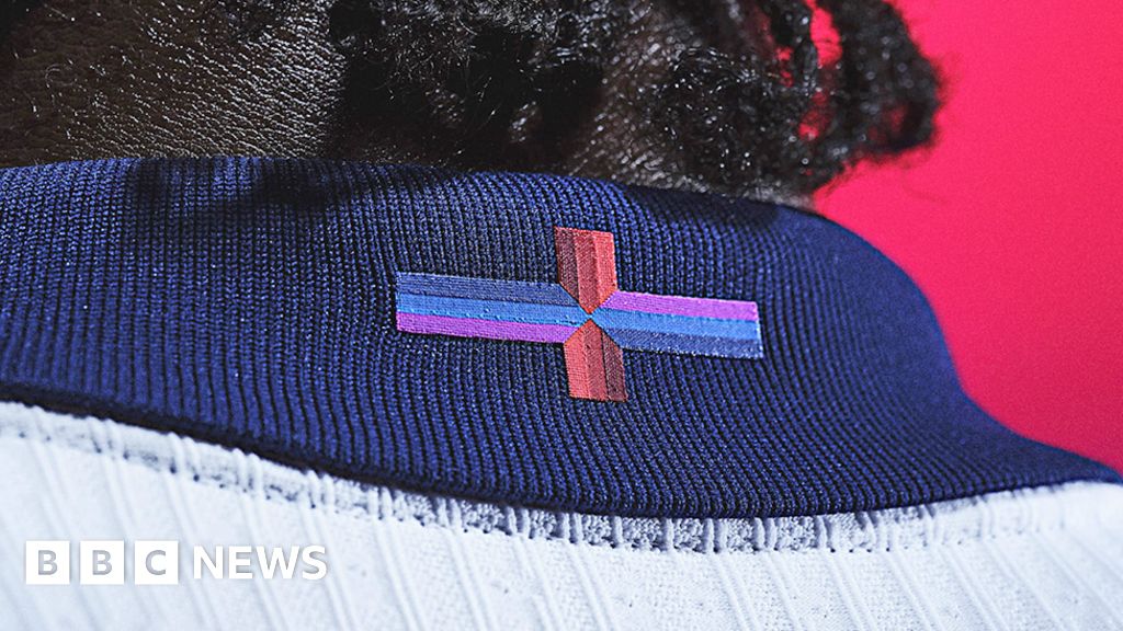 Starmer urges Nike to change new England kit cross