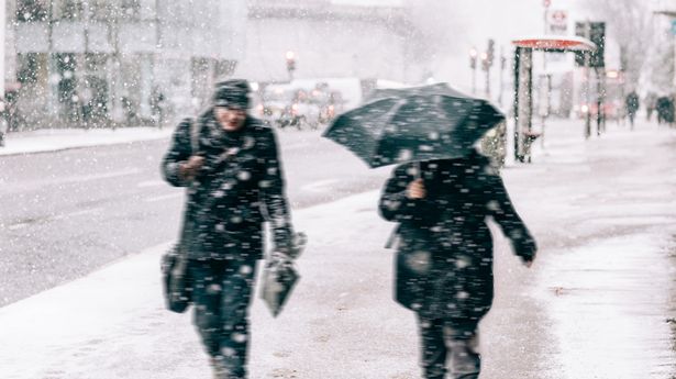 UK weather maps show snow blast to hit this week with ‘2cm per hour’ as far south as London