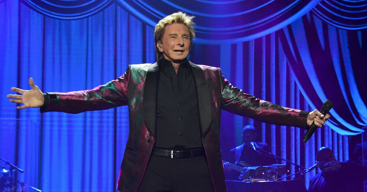 Barry Manilow saying farewell to UK with emotional last gigs | Celebrity News | Showbiz & TV