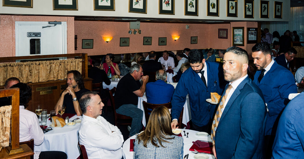 Pietro’s, a Homey New York Steak House, Offers a Medium-Rare Goodbye