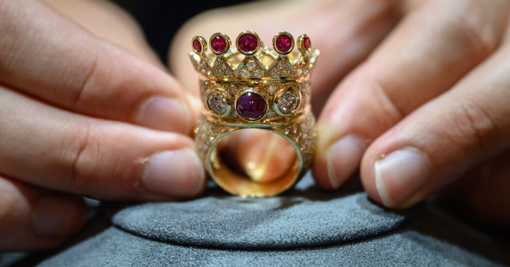 Why Does Kendrick Lamar Want Drake to Return Tupac’s Ring?