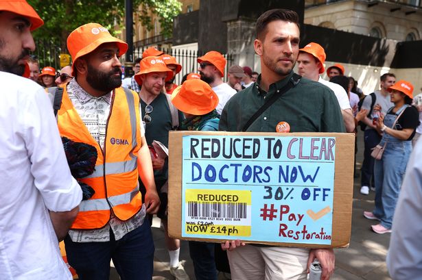 Wes Streeting starts talks with junior doctors to end strikes crippling the NHS