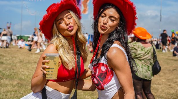 UK in 34C heatwave warning as Brits told to prepare emergency kit and sleep downstairs