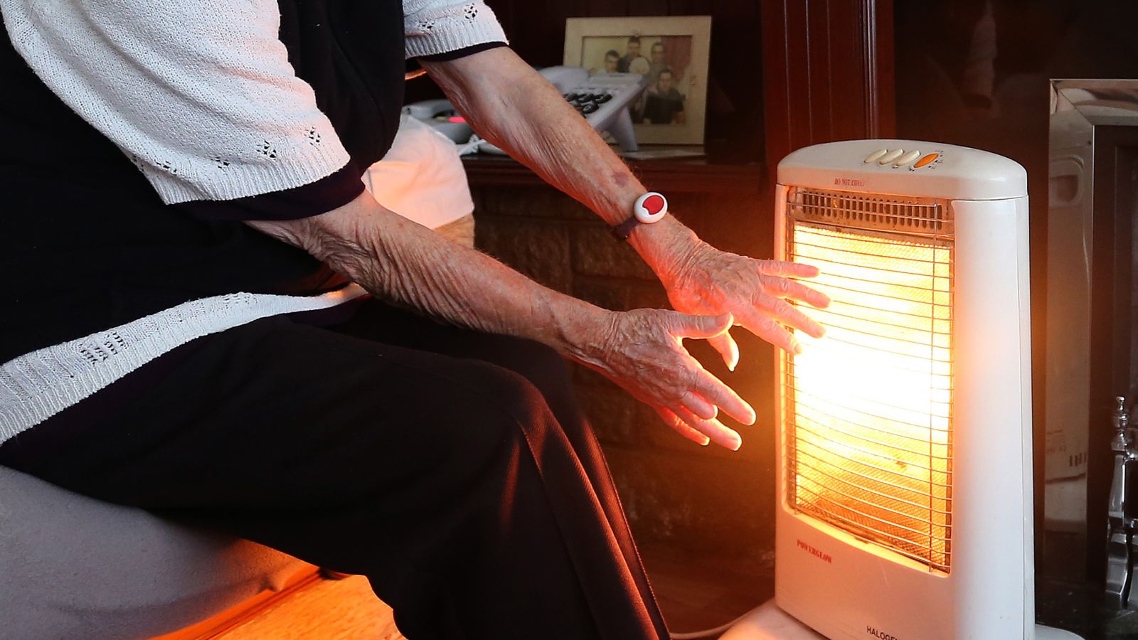 Unite union boss Sharon Graham steps up call for Starmer to reverse winter fuel allowance cut | Politics News