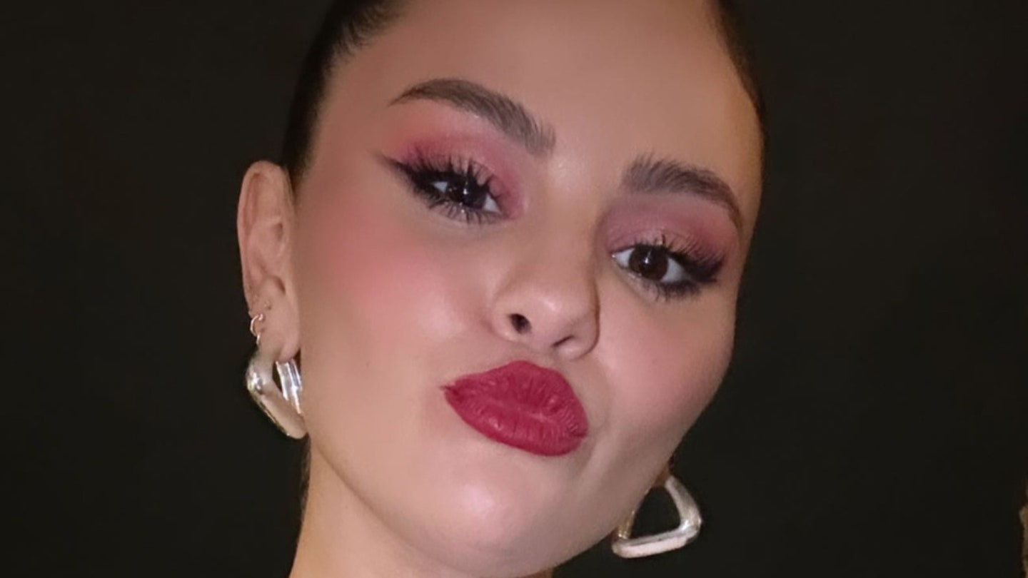 Mejuri’s 2024 Black Friday Sale Includes Selena Gomez’s Fave Hoops