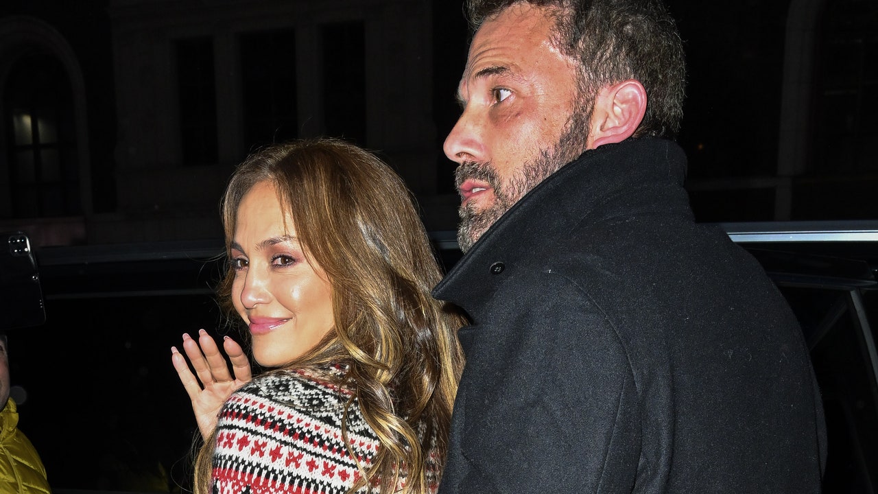 Jennifer Lopez Wore an Oversized Festive Cardigan to Meet Up With Ben Affleck Before Christmas