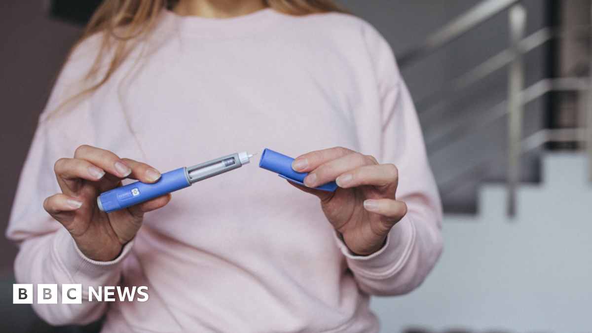 Pharmacy leaders warn over online sales of weight-loss jabs