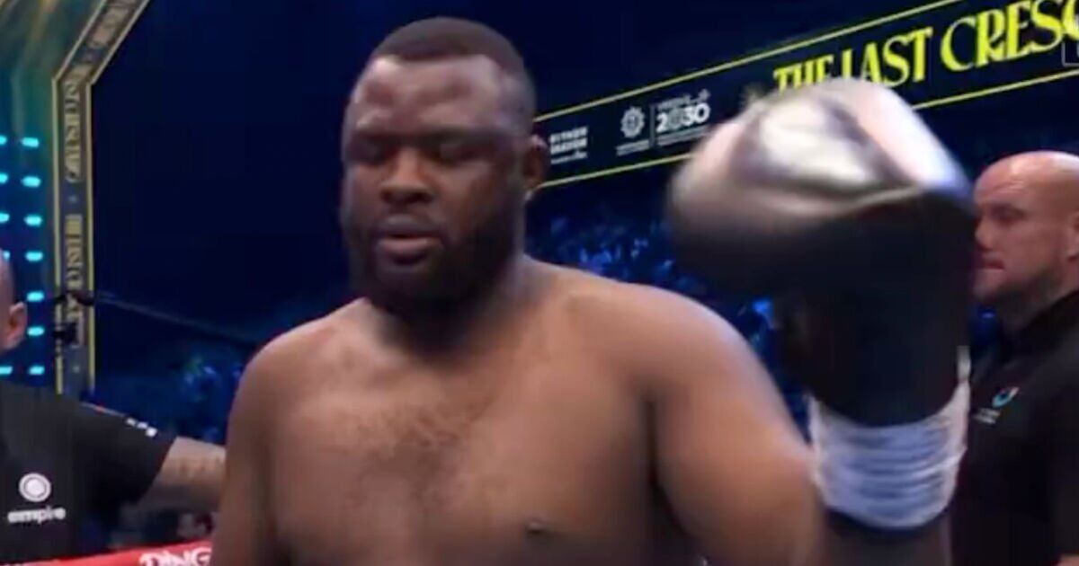 Martin Bakole spotted wearing Daniel Dubois’ gloves vs Joseph Parker before early KO | Boxing | Sport
