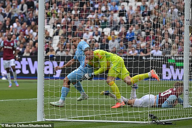 Concerning moment Jarrod Bowen runs into goalpost in eerily similar incident to that which left Taiwo Awoyini in a coma