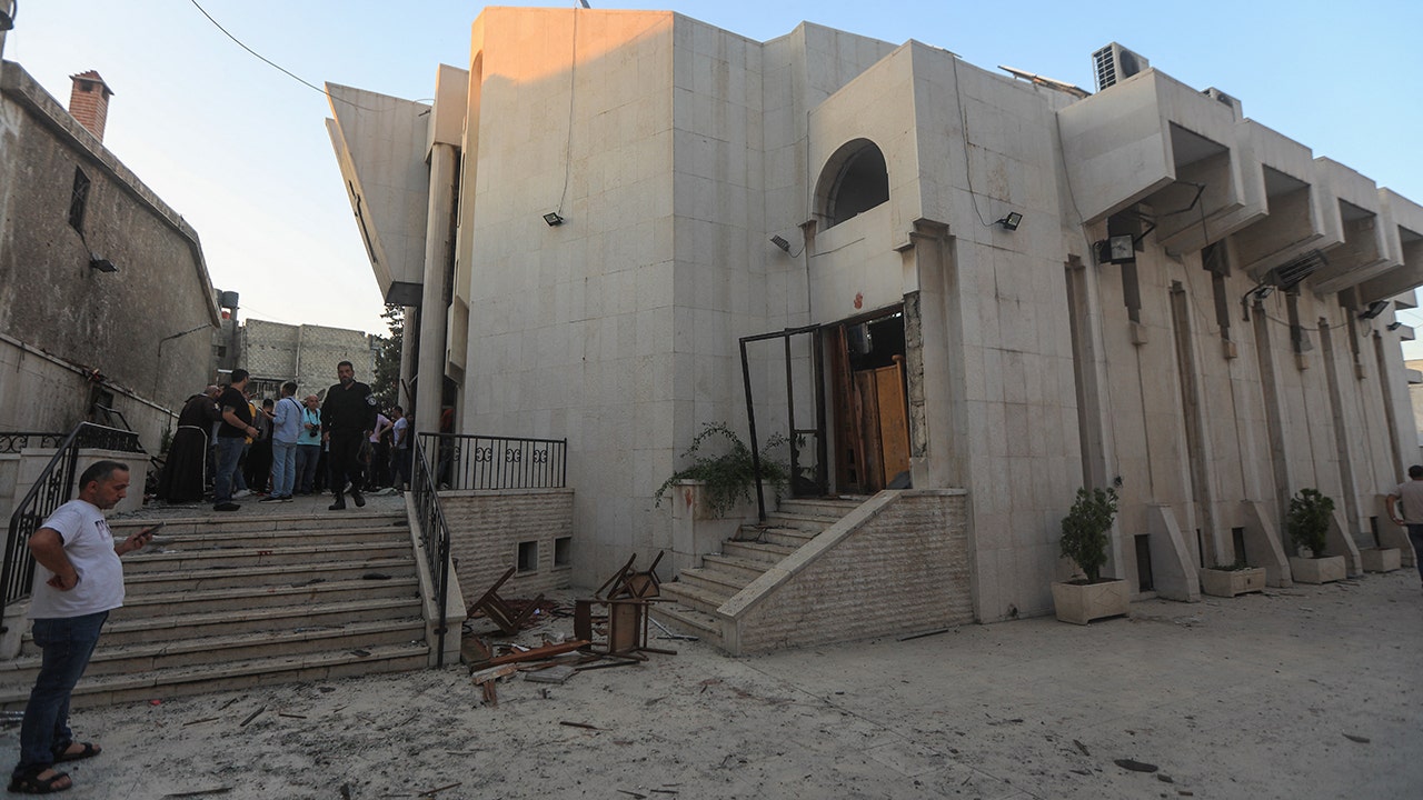 Suicide bomber leaves 30 people killed and wounded at Syrian church near Damascus