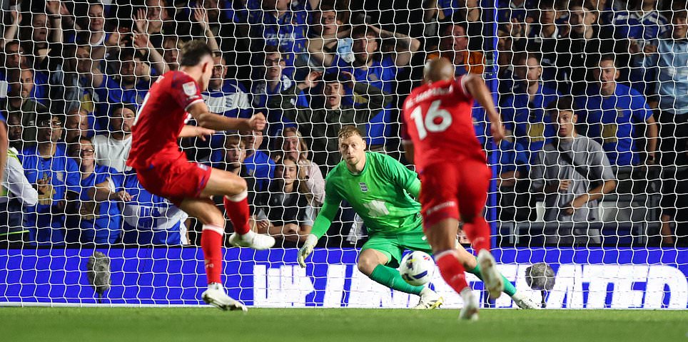 Birmingham vs Ipswich RECAP: George Hirst scores dramatic late penalty following handball drama after Jay Stansfield’s opener
