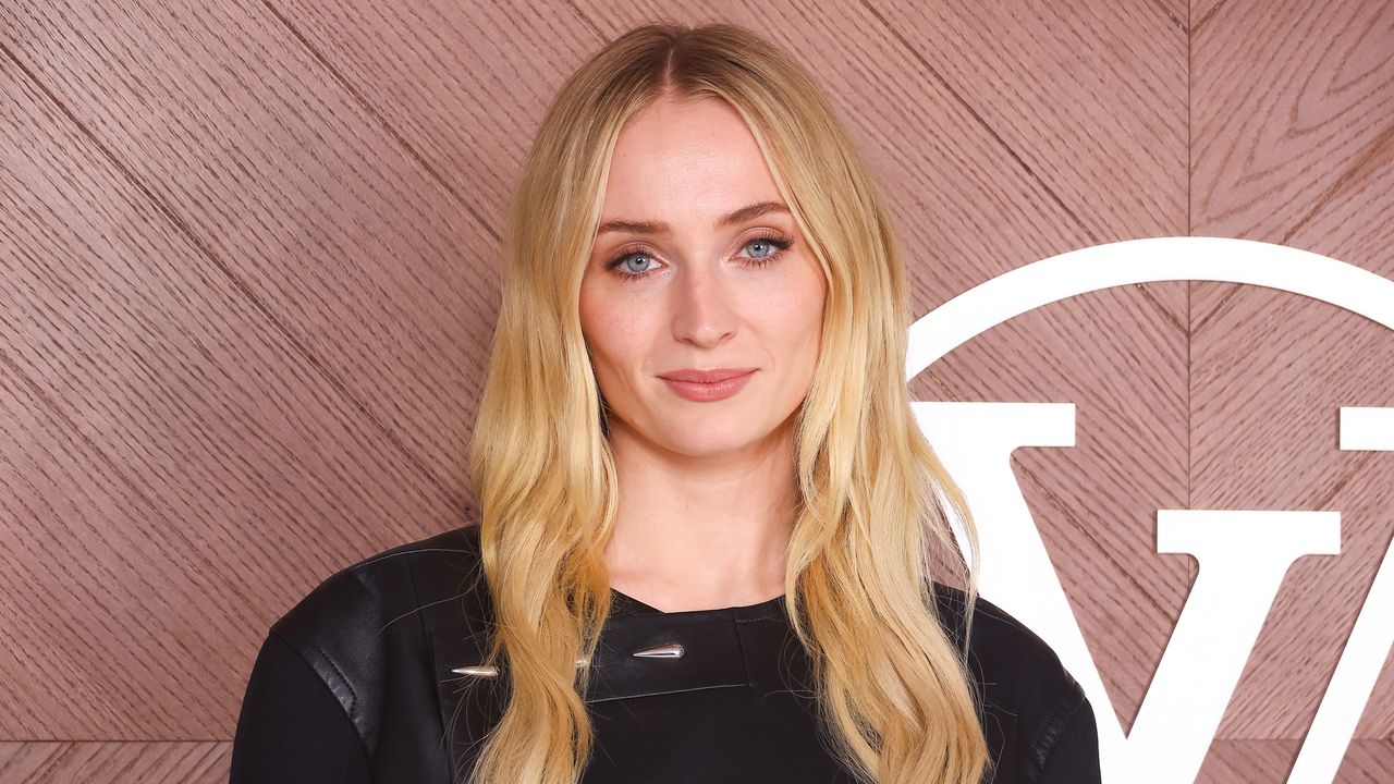 Sophie Turner Helpfully Reminds Instagram Mommy-Shamers That Her Kids Have Two Parents