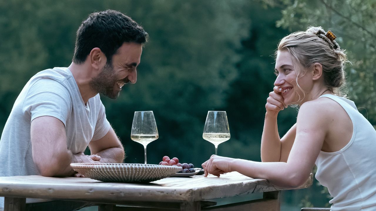 Brett Goldstein’s New Romantic Drama Is an Emotional Rollercoaster Worth Riding
