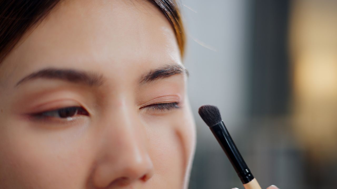 Eyeshadow for Hooded Eyes: How to Create a Look That Pops