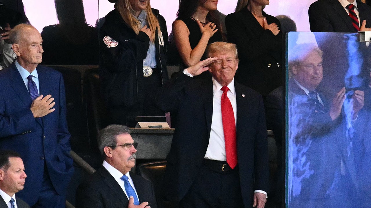 Trump hears cheers from Yankees fans
