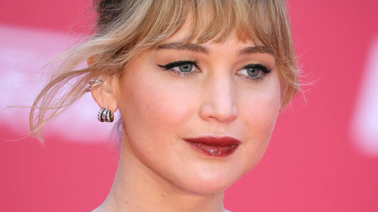 Jennifer Lawrence’s Red-Carpet Sweater Would Look Just as Good With Jeans
